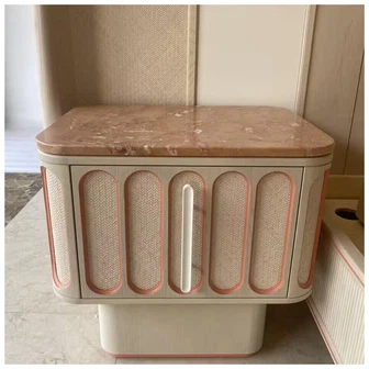 Table basse en marbre rose