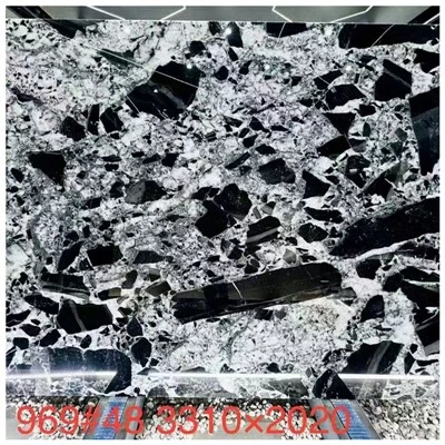 Quartzite de Patagonie en cristal noir