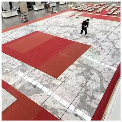 Carreaux de marbre blanc camouflage